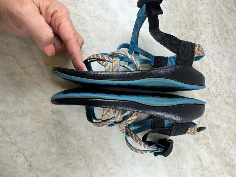 Chaco ZX/2 Classic Youth Sport Sandals Rainbow Chevron Straps Size 2 Black